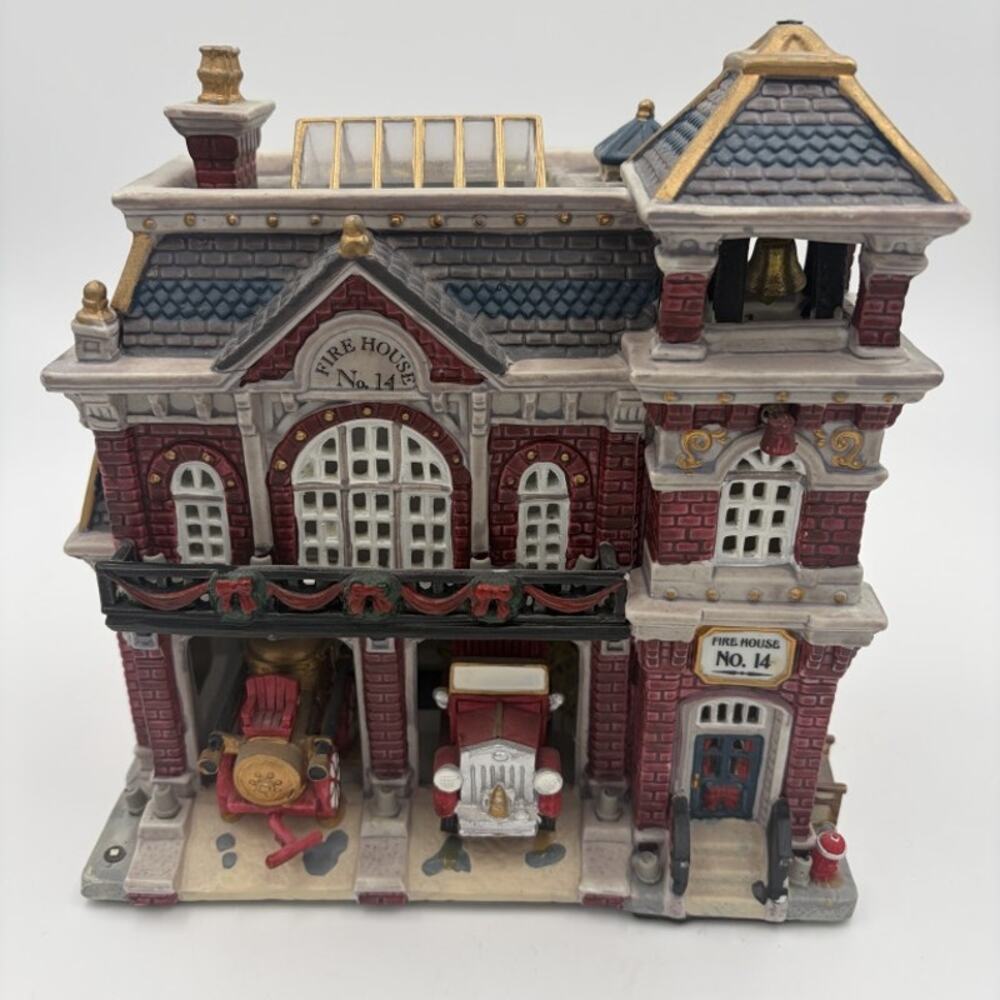 Lemax Carole Towne Fire House No. 14 2006 Christmas Village No Cord